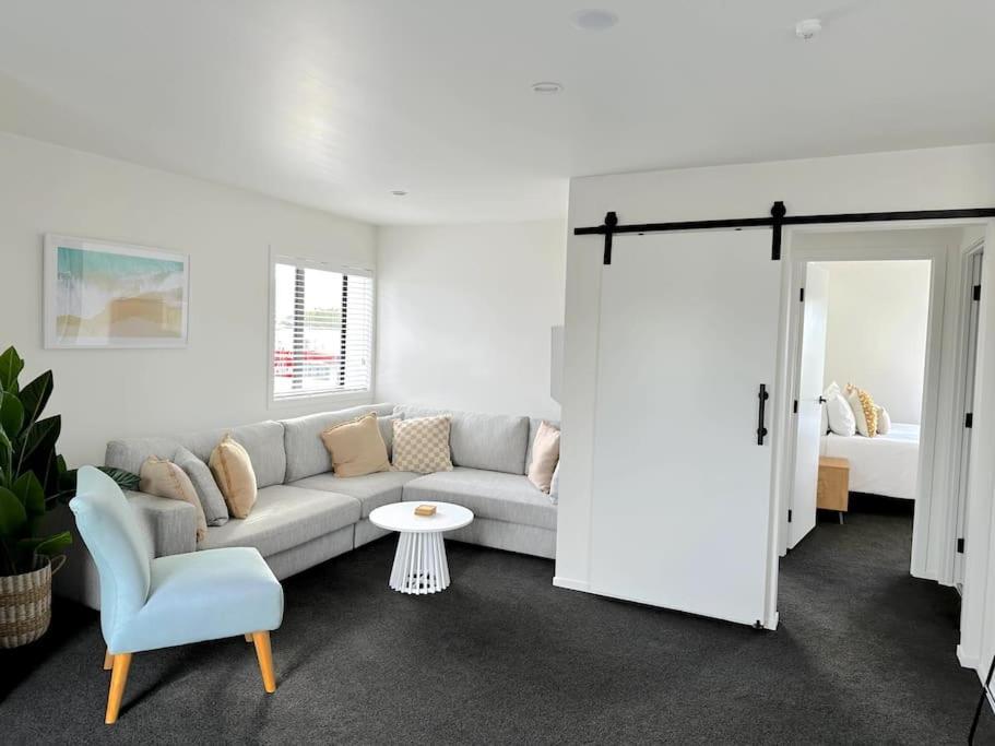 Rooftop Apartment In Cbd Raglan Exterior photo