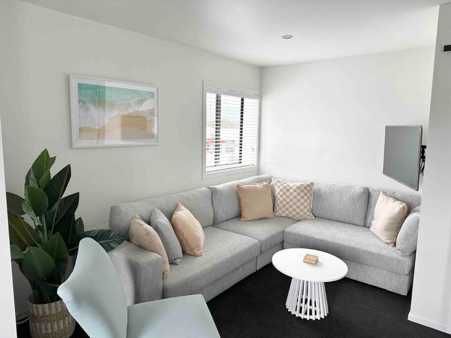 Rooftop Apartment In Cbd Raglan Exterior photo